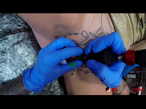 ❤️ Extremely tattooed hottie Sully Savage got a tattoo on her clitoris ️  Sex at en-us.yespornpics-com.ru